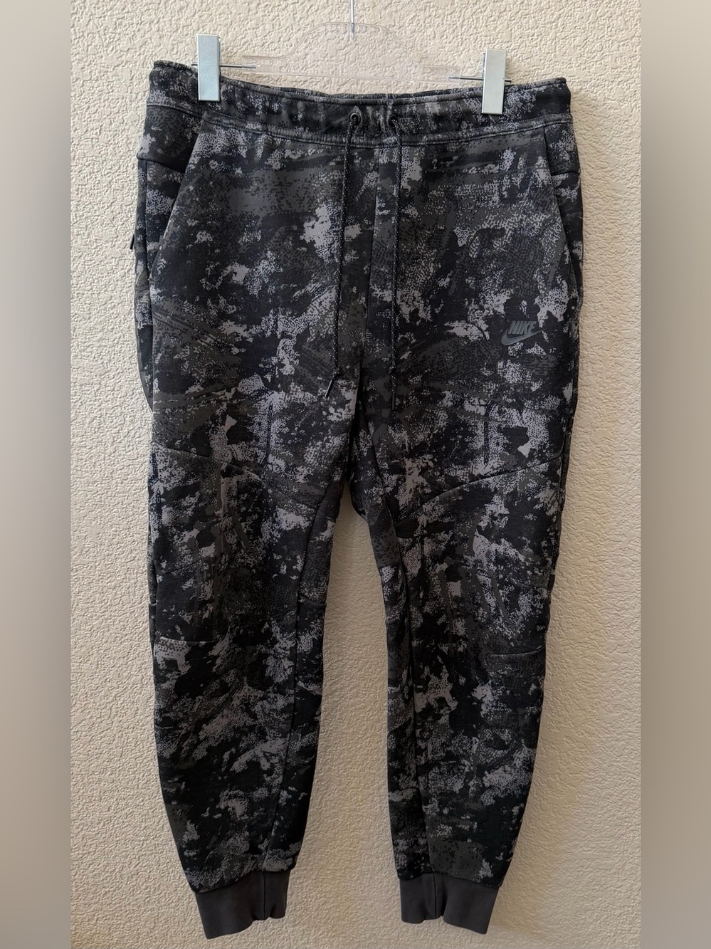 Nike Sportswear Men's Size Large Tech Fleece Jogger Gray Anthracite Camo 27"